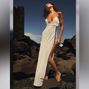 Meshki Farren White Sleeveless Plunge Gown